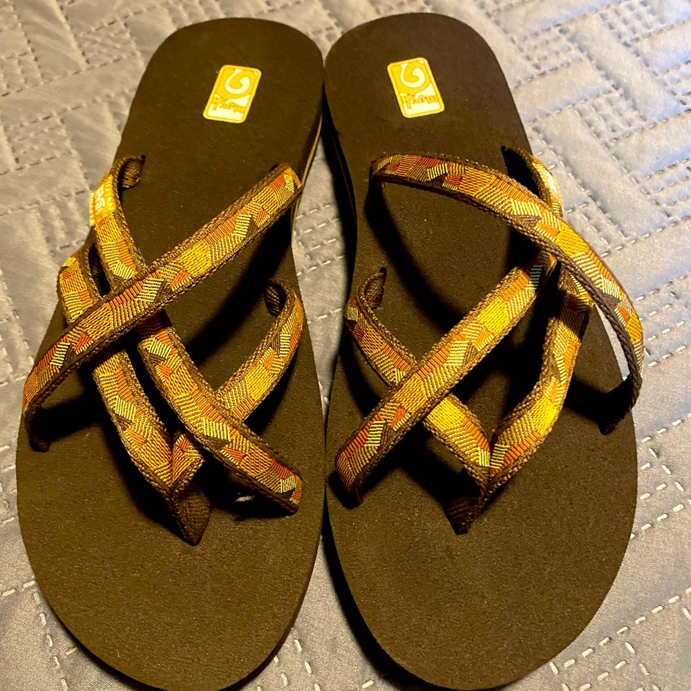 Teva Olowahu sandals, size 9, brown
